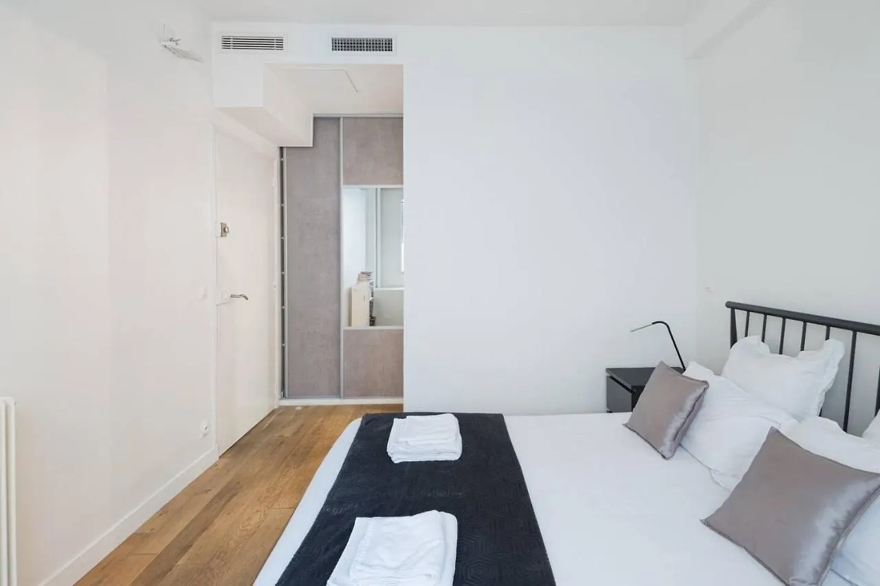 3 Double Bedrooms Apartment In Montmartre Near Subway Ac Paris