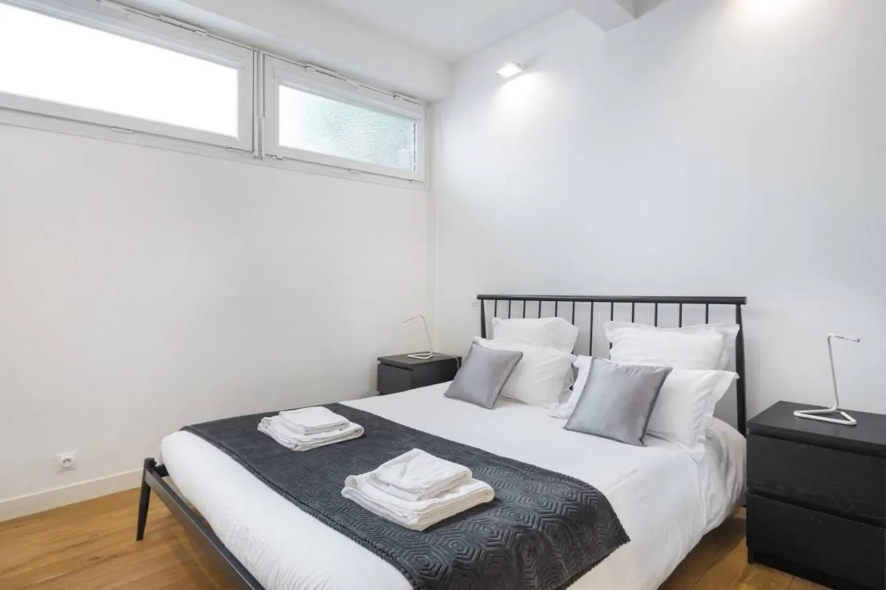 3 Double Bedrooms Apartment In Montmartre Near Subway Ac Paris