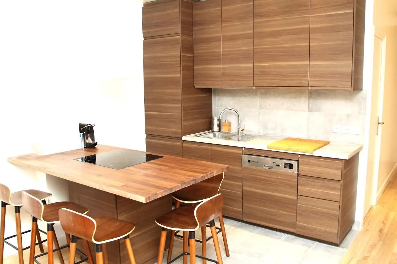 3 Double Bedrooms Apartment In Montmartre Near Subway Ac Paris