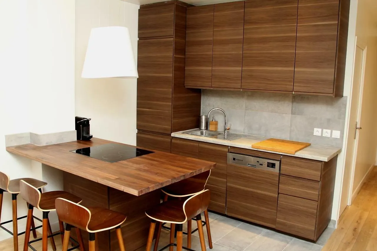 3 Double Bedrooms Apartment In Montmartre Near Subway Ac Paris 0*,  France