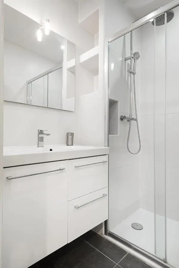 3 Double Bedrooms Apartment In Montmartre Near Subway Ac Paris France