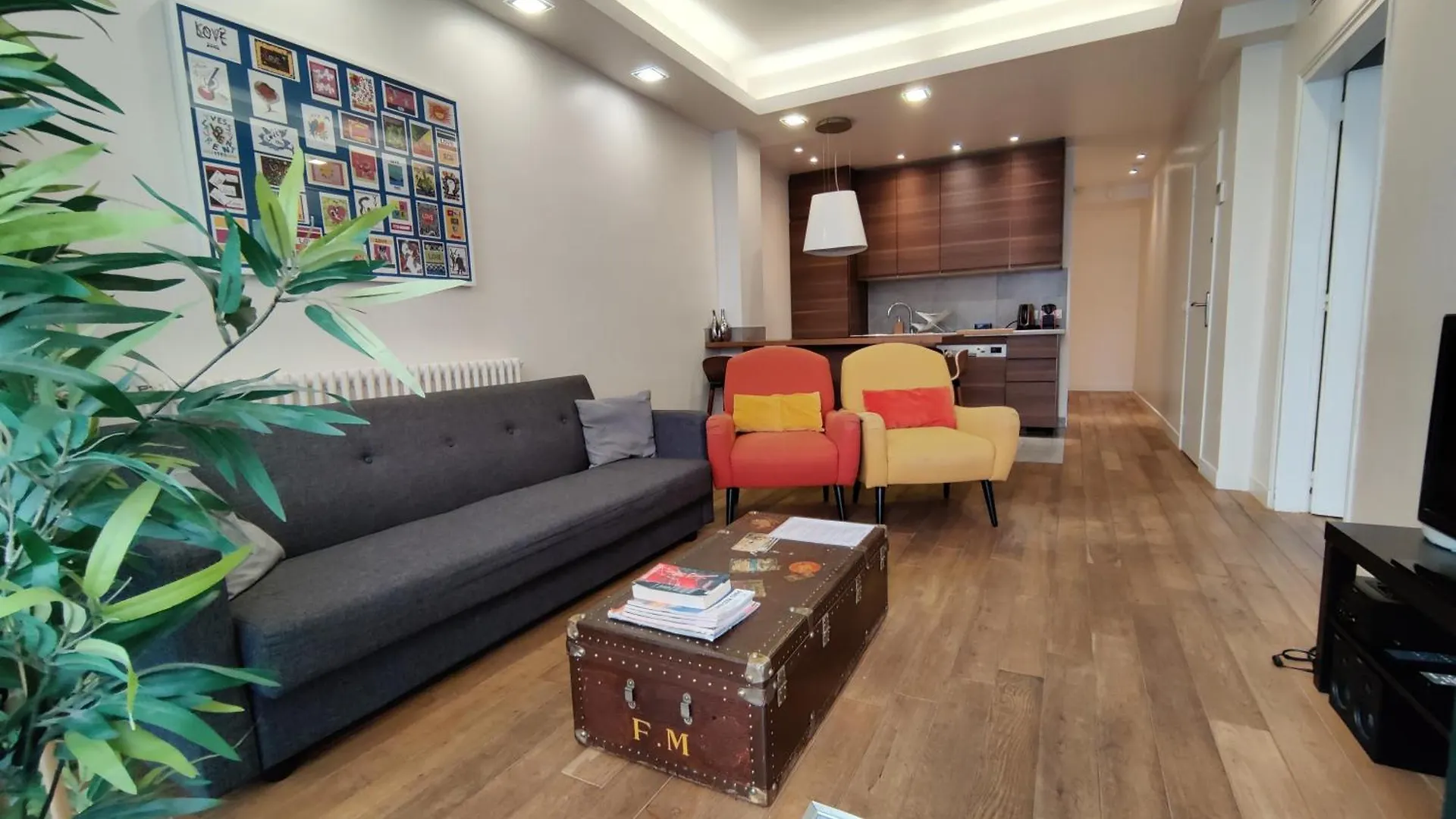 3 Double Bedrooms Apartment In Montmartre Near Subway Ac contacts